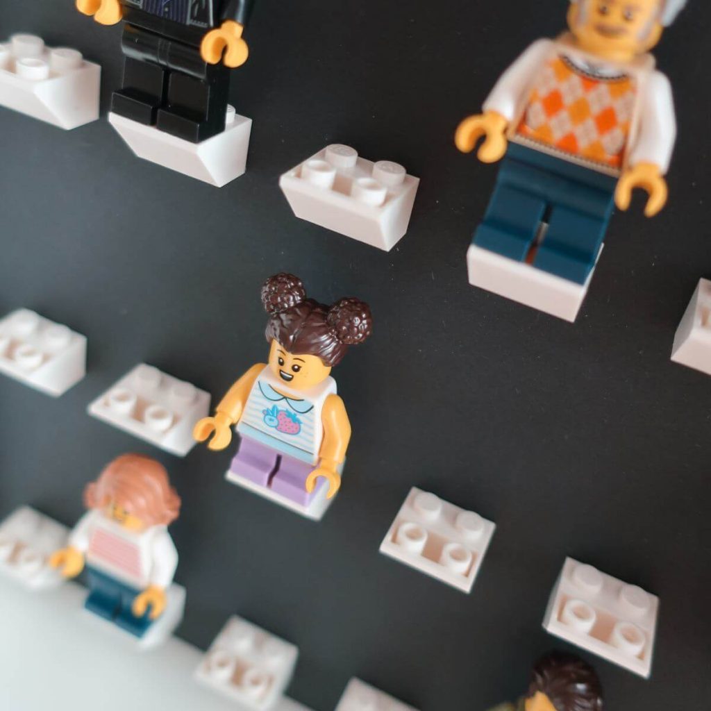 Klasyczna ramka na 32 minifigurki z klocków LEGO
