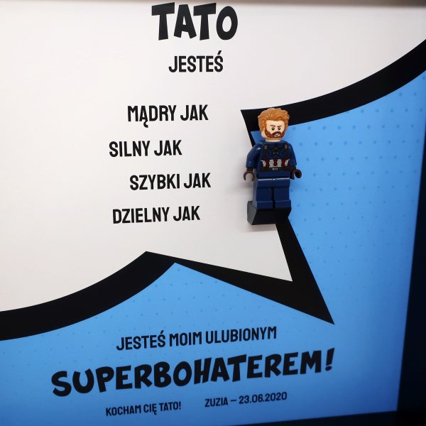 Tata Superbohater - jedna figurka