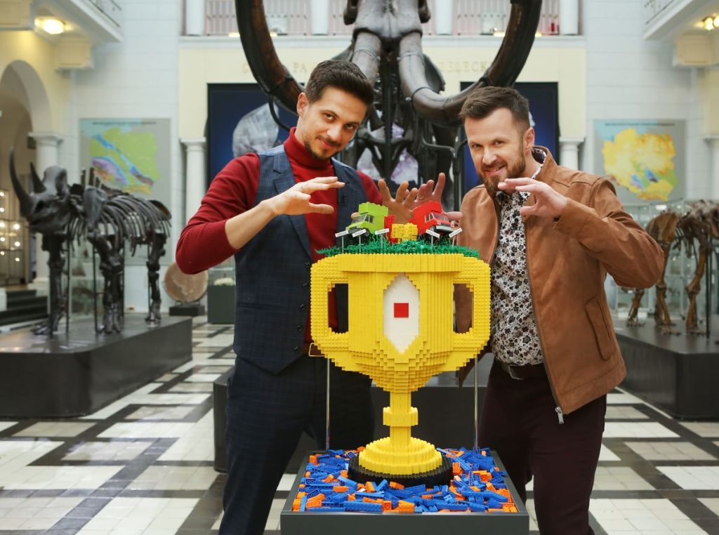 Patryk Bejnarowicz i Norbert Grzubowski - zwycięzcy LEGO Masters Kierunek Polska, fot. TVN