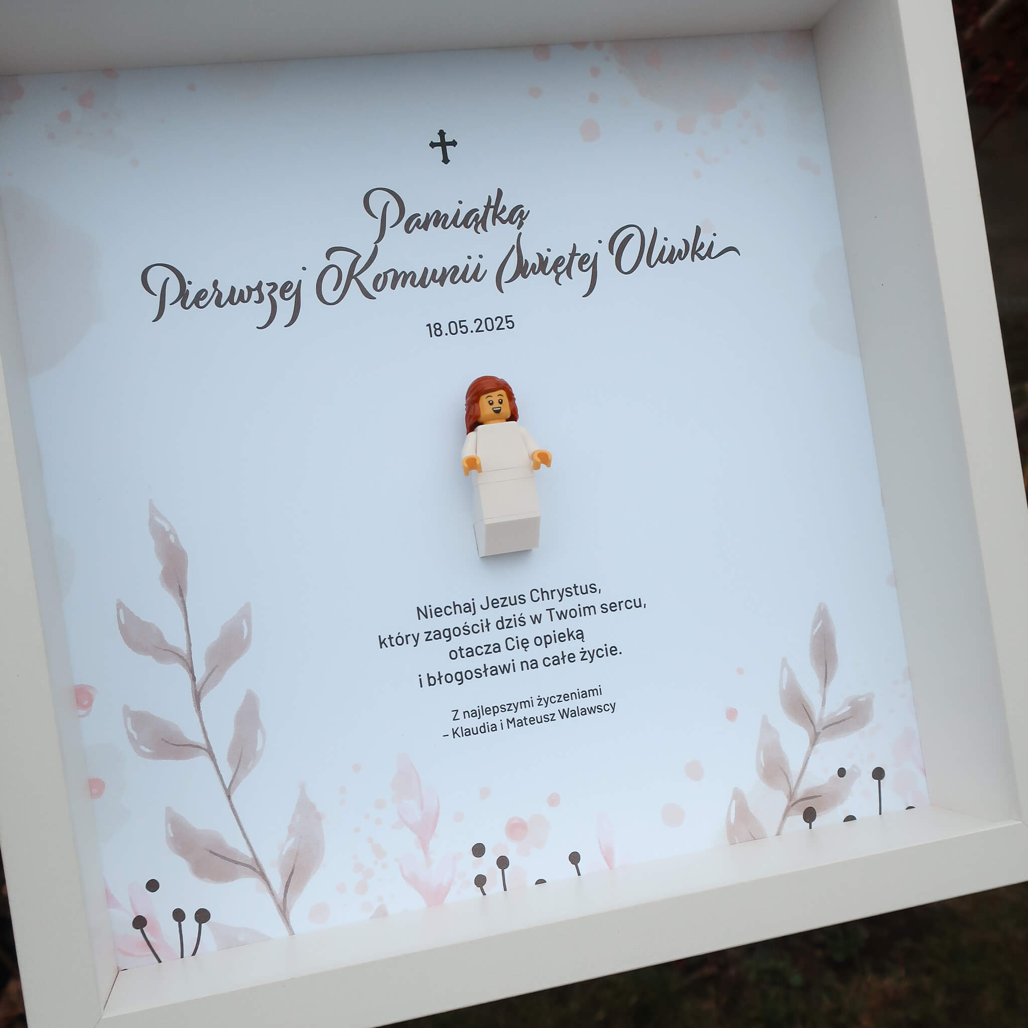 Pamiątka Pierwszej Komunii Świętej z minifigurką – Pastelowa Łąka